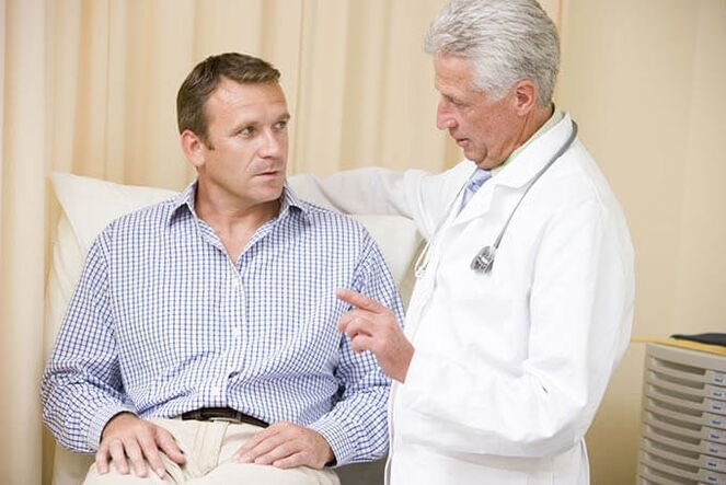 een patiënt met prostatitis op doktersafspraak